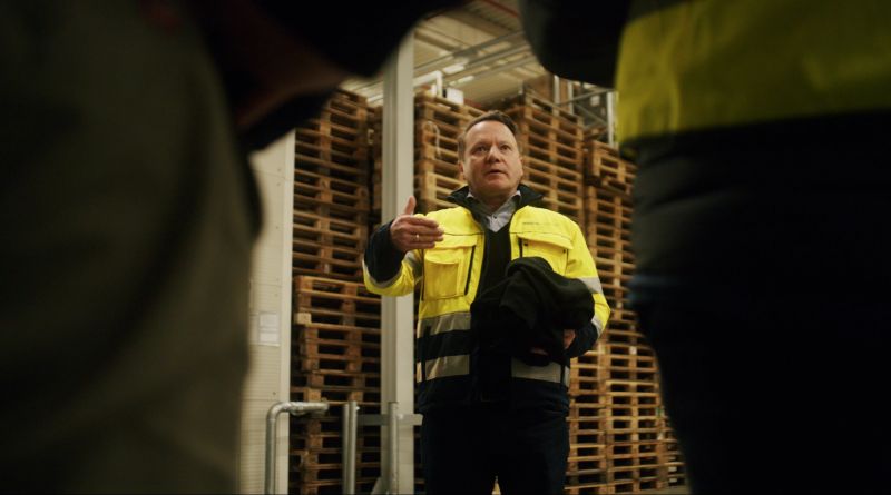 Jens Kleiner - COO of the Nagel-Group during the briefing in the warehouse
